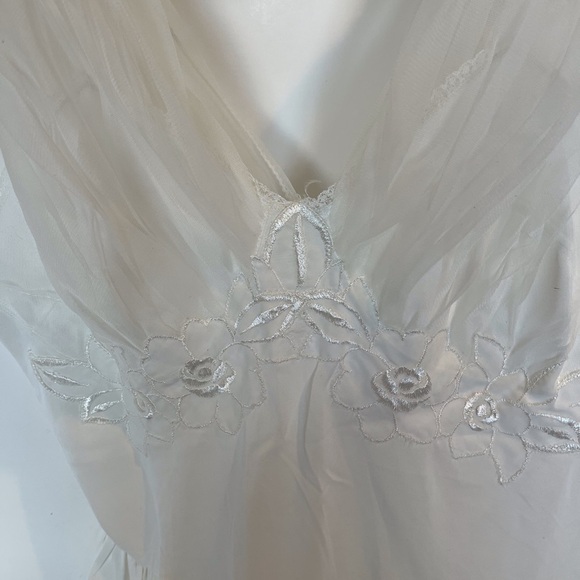 Vintage White Lace Nightgown, Robe and Slipper Set - Picture 7 of 16